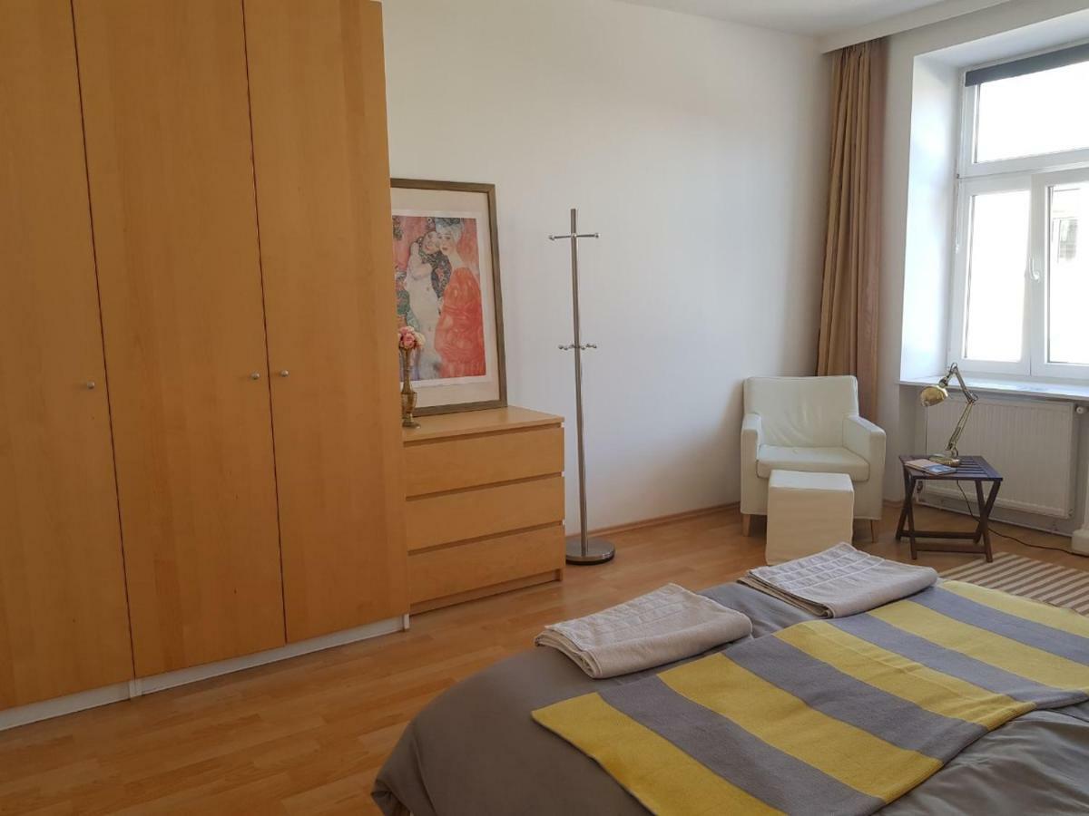 Schubert Park Apartment Near Volksopera Відень Екстер'єр фото